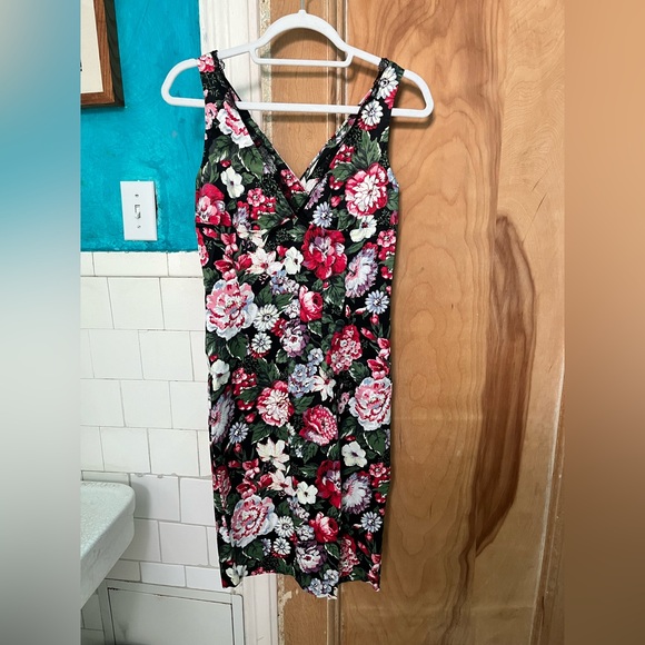 Floral fitted mini dress - Picture 1 of 4
